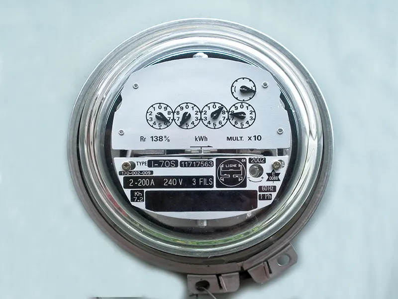 How many amps does a 300w solar panel produce